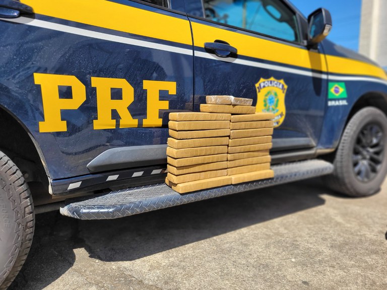 PRF apreende 22 quilos de maconha em ônibus; destino da droga seria Nova Venécia